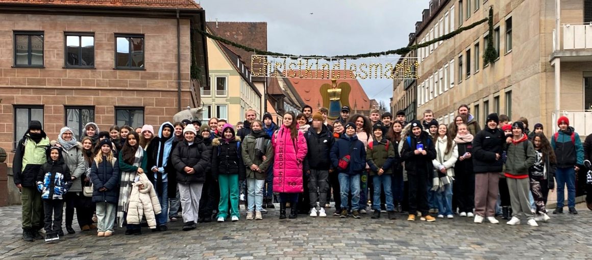 Gruppenbild Brücke Auf in die Zukunft – Ausflug ins Nürnberger Zukunftsmuseum