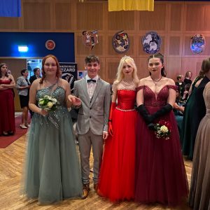 Ein glanzvoller Abschlussball für unsere Neuntklässler