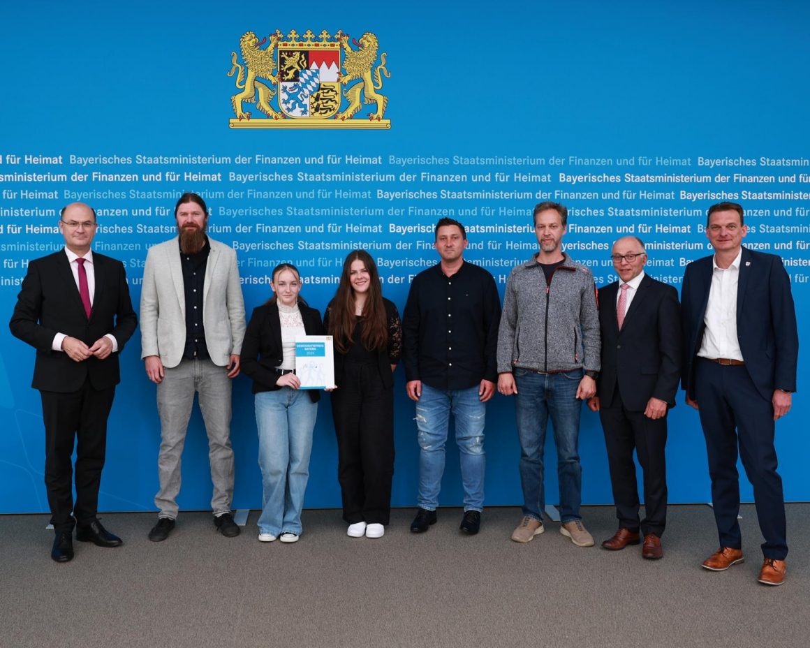 Demografiepreis Bayern 2024 für die Mittelschule Altenstadt – Projekt „Jung & Alt – Zusammenhalt“ ausgezeichnet