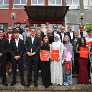 Abschlussfeier an der Mittelschule Altenstadt – 17 Jugendliche nehmen Abschied, elf erreichen den Quali