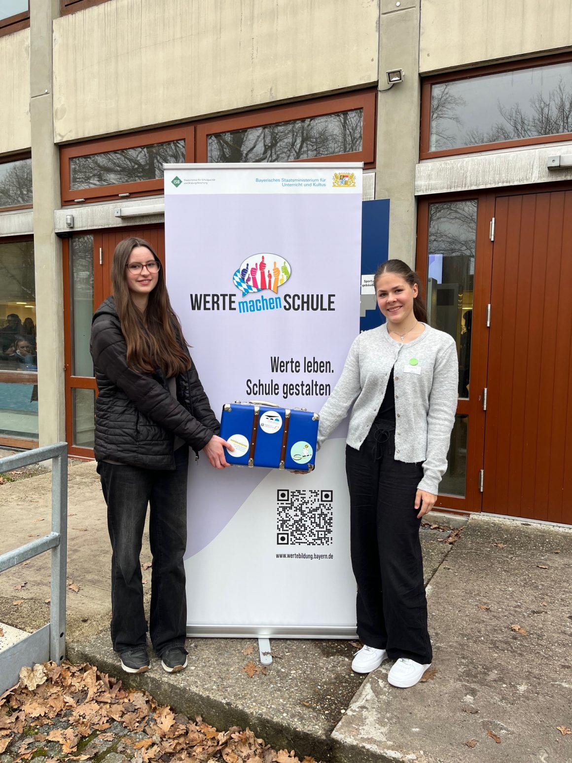 IMG_1711 Werte leben. Schule gestalten. – Zwei Schülerinnen der M8 auf dem Weg zu Wertebotschafterinnen