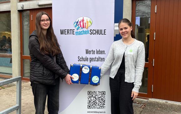 IMG_1711 Werte leben. Schule gestalten. – Zwei Schülerinnen der M8 auf dem Weg zu Wertebotschafterinnen