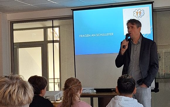 20260925_101057 Erste Schülervollversammlung im neuen Schuljahr